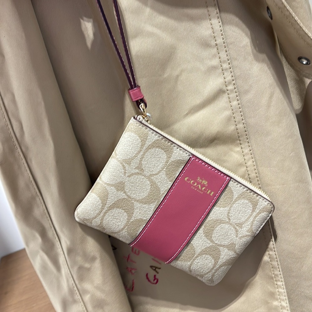 Coach Corner Zip Wristlet In Signature Canvas IM/Khaki Multi /Rouge - Picture 9 of 16